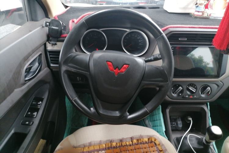 Used Wuling Hongguang 2021 1.5L Revised S Standard Version Hydraulic-Power-Assisted LAR Steering Wheel