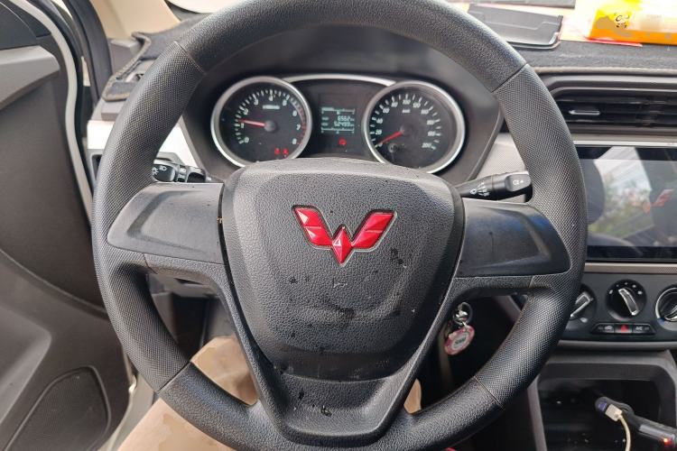 Used Wuling Hongguang 2021 1.5L S Comfort Edition LAR Steering Wheel