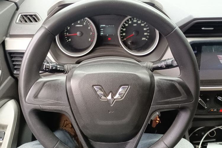 Used Wuling Hongguang 2021 1.5L S Comfort Edition LAR Steering Wheel