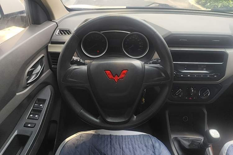 Used Wuling Hongguang 2021 1.5L Revised S Standard Version with Electric Power Steering LAR Steering Wheel