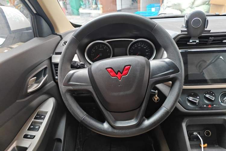 Used Wuling Hongguang 2021 1.5L S Comfort Edition LAR Steering Wheel