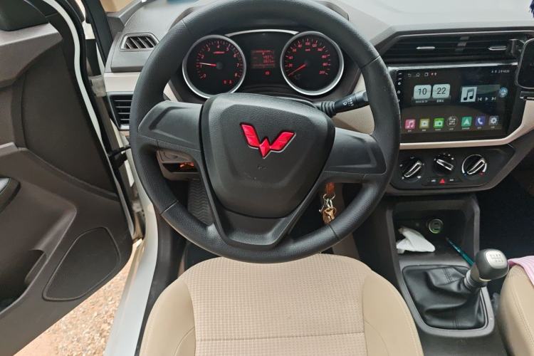 Used Wuling Hongguang 2021 1.5L Revised S Standard Version Hydraulic-Power-Assisted LAR Steering Wheel