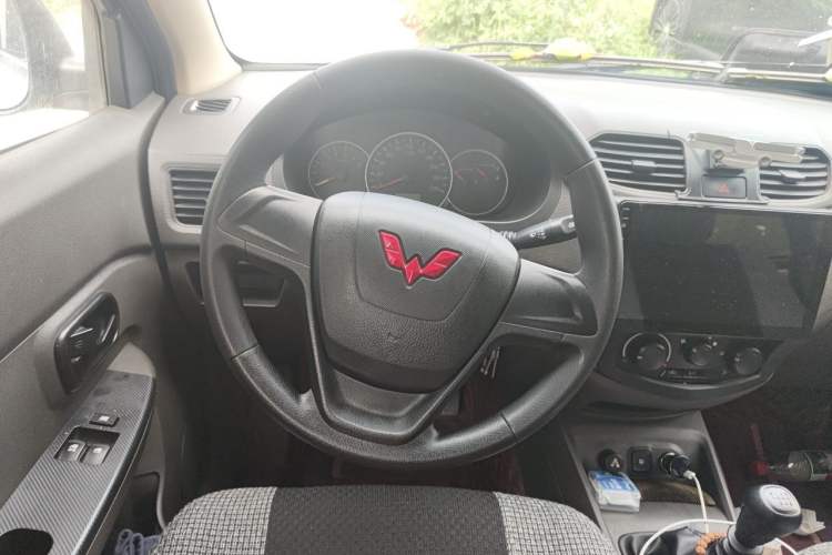 Used Wuling Hongguang 2021 1.5L Revised S Standard Version with Electric Power Steering LAR Steering Wheel
