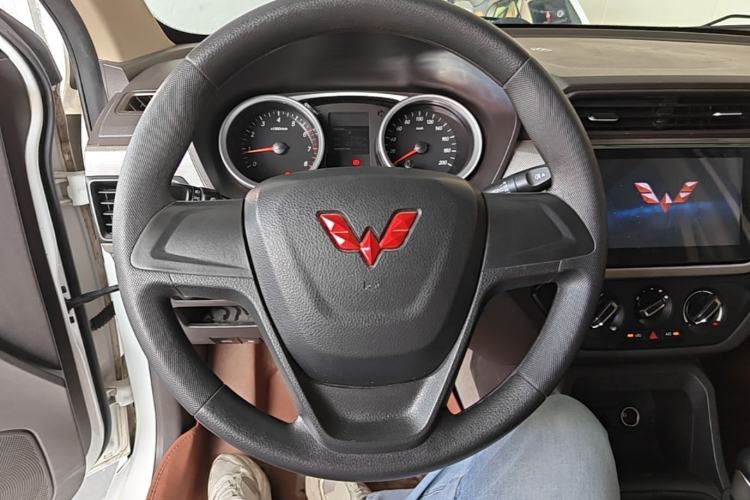 Used Wuling Hongguang 2021 1.5L S Comfort Edition LAR Steering Wheel