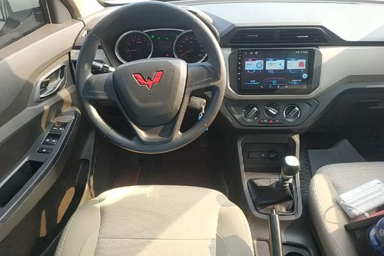Used Wuling Hongguang 2021 1.5L Revised S Standard Version with Electric Power Steering LAR Steering Wheel