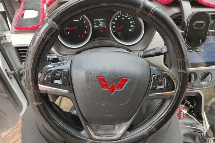 Used Wuling Hongguang 2021 1.5L S Comfort Edition LAR Steering Wheel