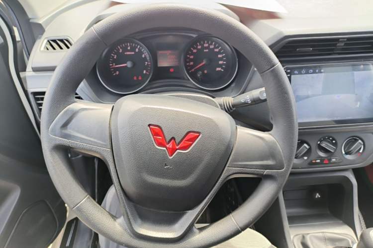 Used Wuling Hongguang 2021 1.5L Revised S Base Version with Electric Power Steering LAR Steering Wheel