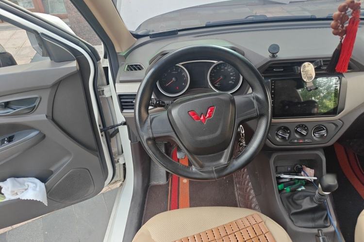 Used Wuling Hongguang 2021 1.5L Revised S Standard Version Hydraulic-Power-Assisted LAR Steering Wheel
