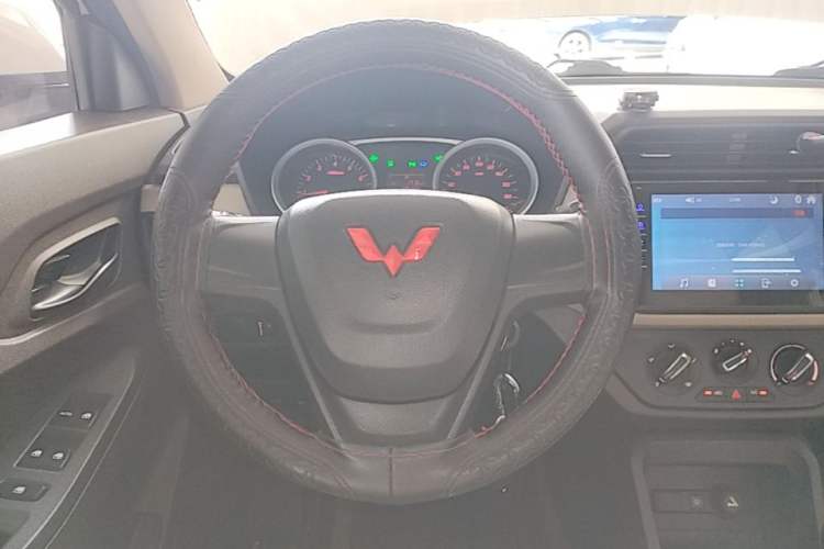 Used Wuling Hongguang 2021 1.5L Revised S Standard Version with Electric Power Steering LAR Steering Wheel