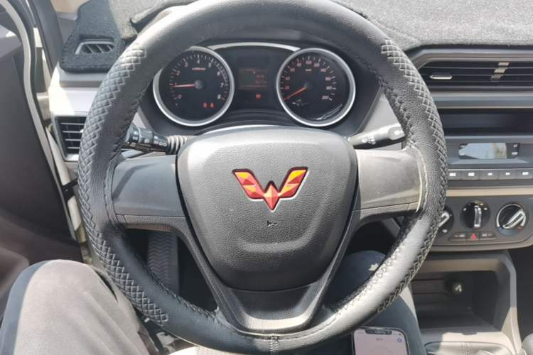 Used Wuling Hongguang 2021 1.5L S Standard Version LAR Steering Wheel