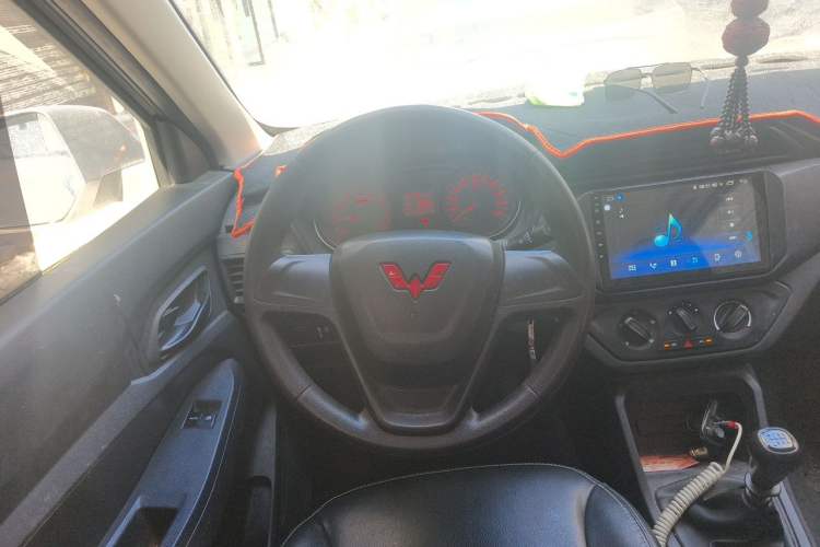 Used Wuling Hongguang 2021 1.5L Revised S Base Version with Electric Power Steering LAR Steering Wheel