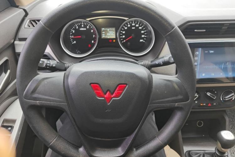 Used Wuling Hongguang 2021 1.5L S Comfort Edition LAR Steering Wheel