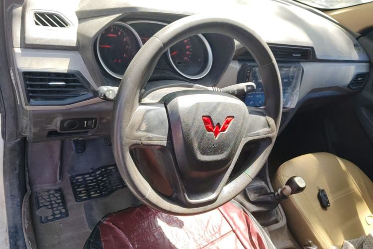 Used Wuling Hongguang 2021 1.5L S Standard Version LAR Steering Wheel