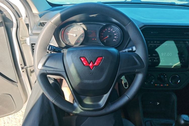 Used Wuling Hongguang 2021 1.5L Revised S Base Version Hydraulic Power Steering LAR Steering Wheel