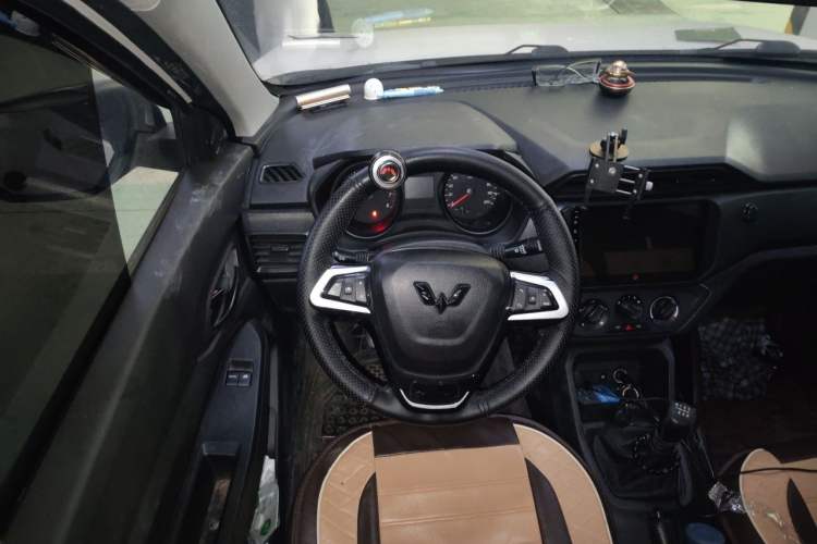 Used Wuling Hongguang 2021 1.5L Revised S Base Version Hydraulic Power Steering LAR Steering Wheel
