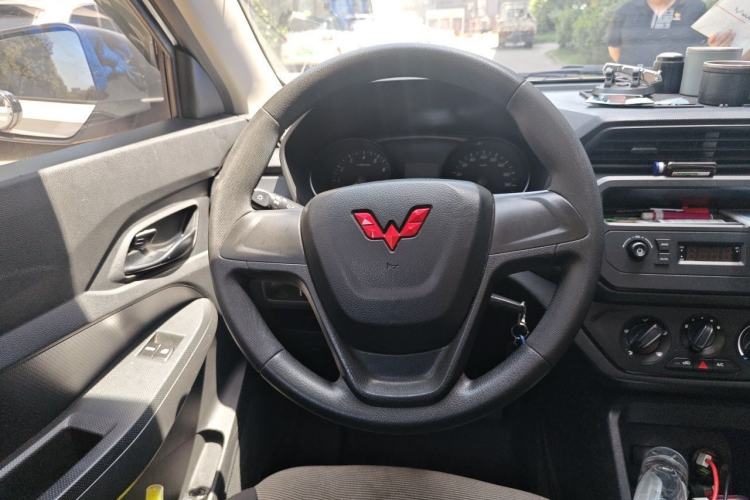 Used Wuling Hongguang 2021 1.5L Revised S Base Version Hydraulic Power Steering LAR Steering Wheel