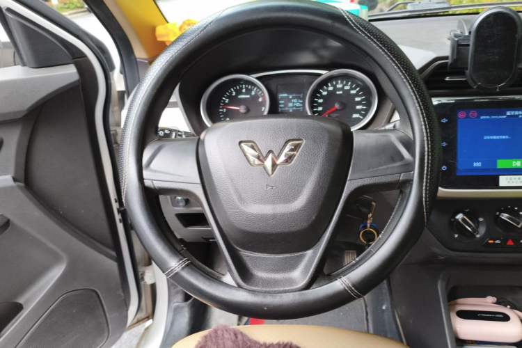 Used Wuling Hongguang 2021 1.5L S Comfort Edition LAR Steering Wheel