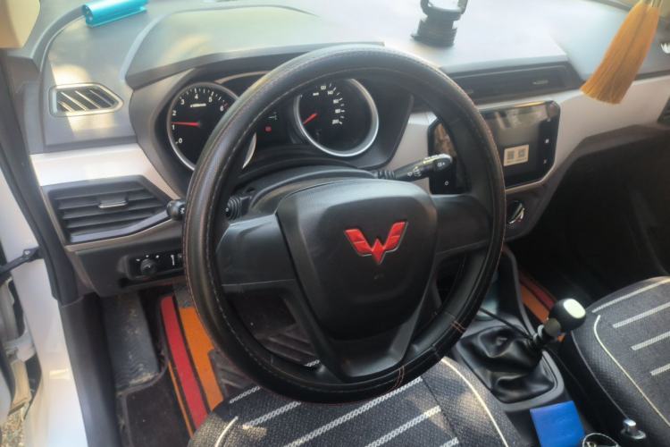 Used Wuling Hongguang 2021 1.5L S Comfort Edition LAR Steering Wheel