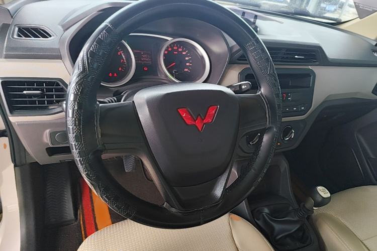 Used Wuling Hongguang 2021 1.5L S Standard Version LAR Steering Wheel