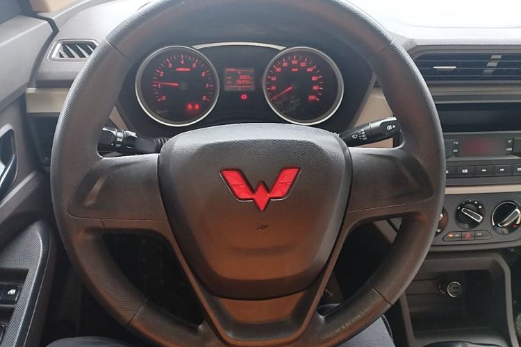 Used Wuling Hongguang 2021 1.5L S Standard Version LAR Steering Wheel