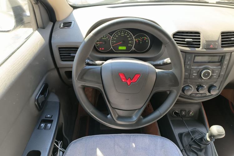 Used Wuling Hongguang 2021 1.5L Revised S Base Version Hydraulic Power Steering LAR Steering Wheel