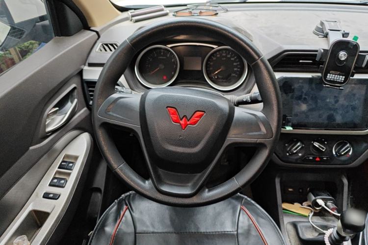 Used Wuling Hongguang 2021 1.5L Facelifted S Comfort Version with Electric Power Steering LAR Steering Wheel