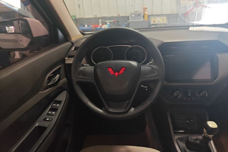 Used Wuling Hongguang 2021 1.5L Revised S Standard Version Hydraulic-Power-Assisted LAR Steering Wheel