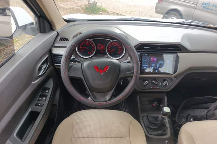 Used Wuling Hongguang 2021 1.5L Revised S Standard Version Hydraulic-Power-Assisted LAR Steering Wheel