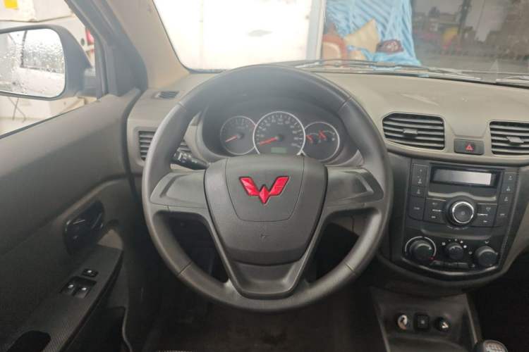 Used Wuling Hongguang 2021 1.5L Revised S Base Version Hydraulic Power Steering LAR Steering Wheel