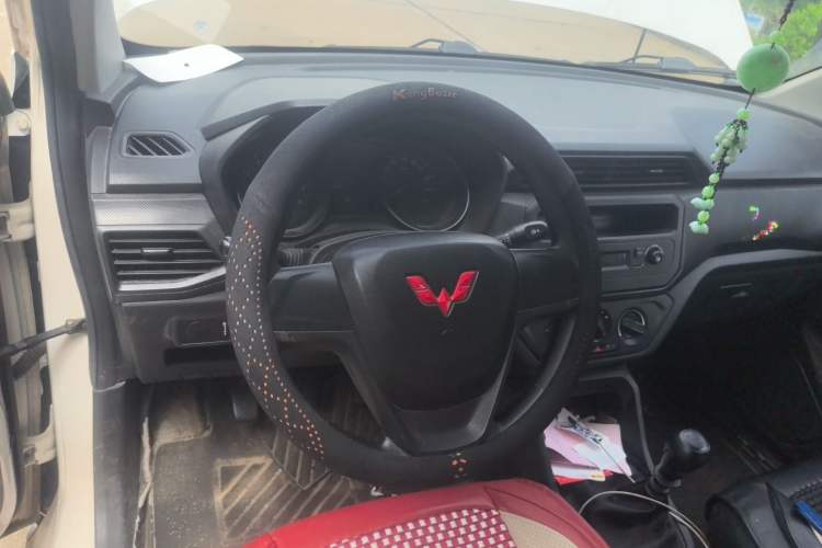 Used Wuling Hongguang 2021 1.5L Revised S Base Version Hydraulic Power Steering LAR Steering Wheel