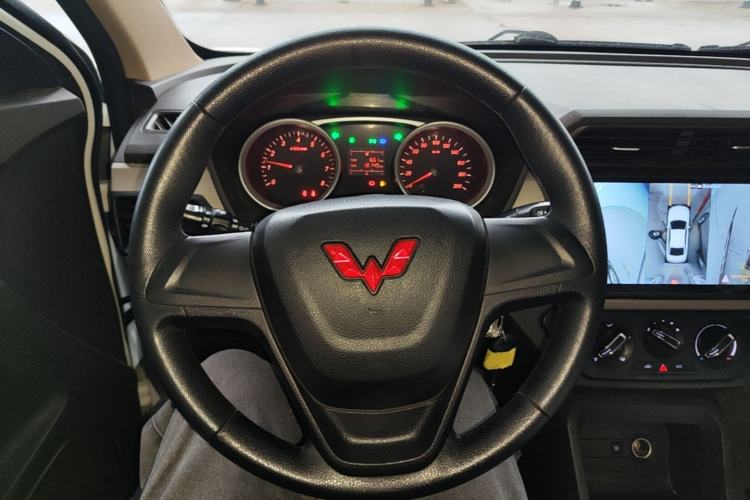 Used Wuling Hongguang 2021 1.5L Revised S Standard Version Hydraulic-Power-Assisted LAR Steering Wheel