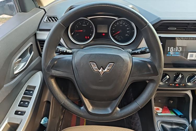 Used Wuling Hongguang 2021 1.5L S Comfort Edition LAR Steering Wheel