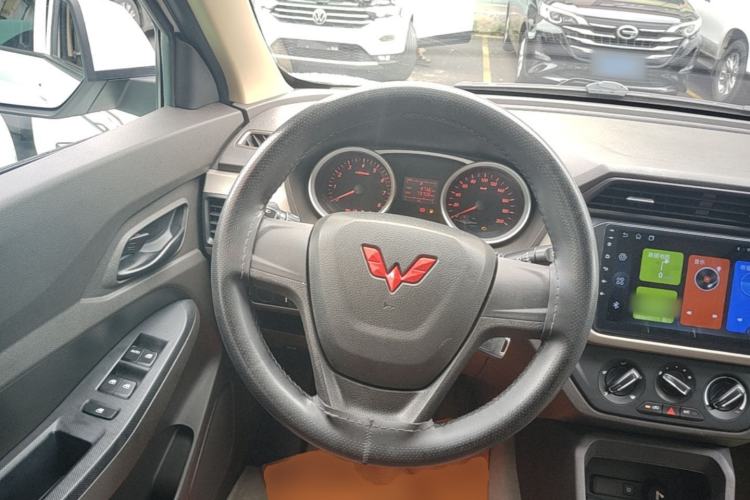 Used Wuling Hongguang 2021 1.5L Revised S Standard Version Hydraulic-Power-Assisted LAR Steering Wheel