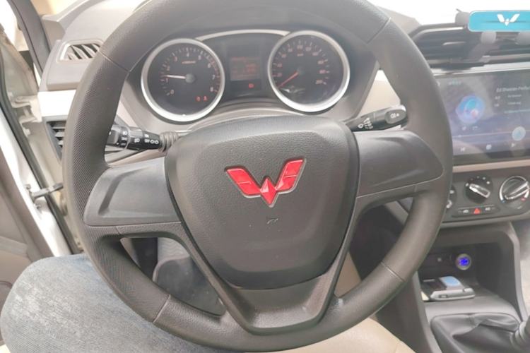 Used Wuling Hongguang 2021 1.5L S Standard Version LAR Steering Wheel