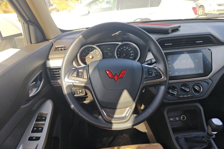 Used Wuling Hongguang 2021 1.5L Facelifted S Comfort Version with Electric Power Steering LAR Steering Wheel