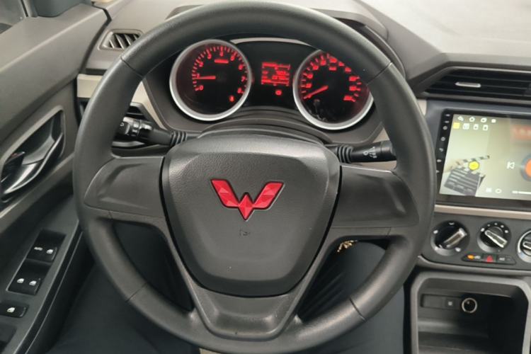 Used Wuling Hongguang 2021 1.5L Revised S Standard Version Hydraulic-Power-Assisted LAR Steering Wheel