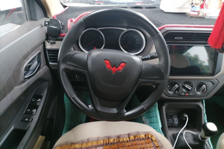 Used Wuling Hongguang 2021 1.5L Revised S Standard Version Hydraulic-Power-Assisted LAR Steering Wheel