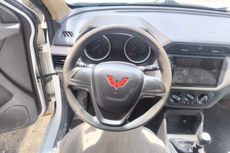Used Wuling Hongguang 2021 1.5L Revised S Standard Version with Electric Power Steering LAR Steering Wheel