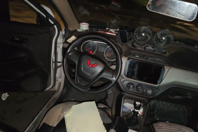 Used Wuling Hongguang 2021 1.5L Revised S Standard Version Hydraulic-Power-Assisted LAR Steering Wheel