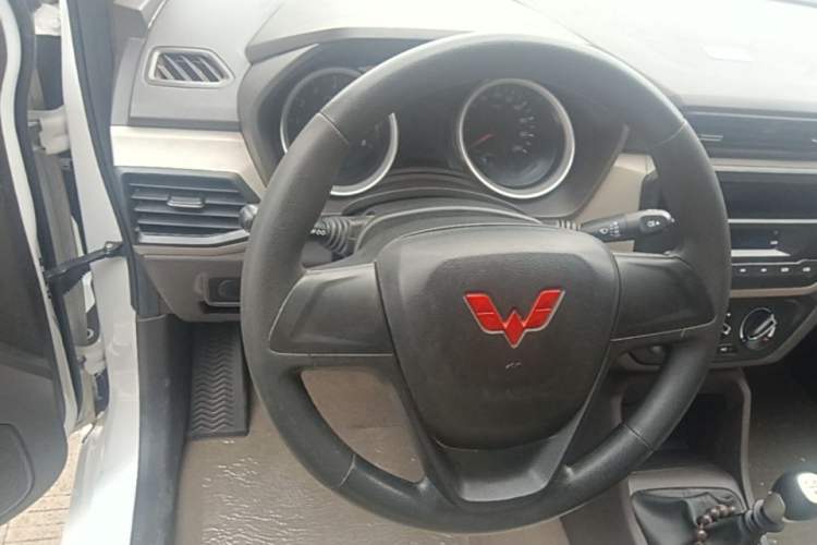 Used Wuling Hongguang 2021 1.5L Revised S Standard Version with Electric Power Steering LAR Steering Wheel