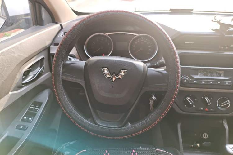 Used Wuling Hongguang 2021 1.5L S Standard Version LAR Steering Wheel