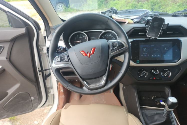 Used Wuling Hongguang 2021 1.5L S Comfort Edition LAR Steering Wheel
