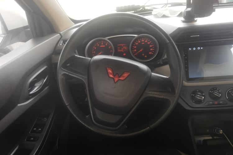 Used Wuling Hongguang 2021 1.5L Revised S Standard Version Hydraulic-Power-Assisted LAR Steering Wheel