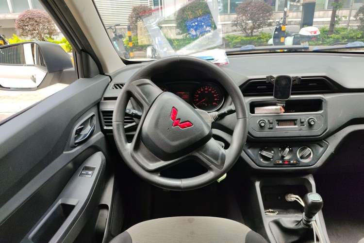 Used Wuling Hongguang 2021 1.5L Revised S Base Version with Electric Power Steering LAR Steering Wheel