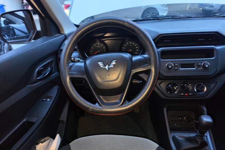 Used Wuling Hongguang 2021 1.5L Revised S Standard Version with Electric Power Steering LAR Steering Wheel