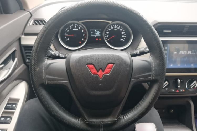 Used Wuling Hongguang 2021 1.5L Facelifted S Comfort Version with Electric Power Steering LAR Steering Wheel