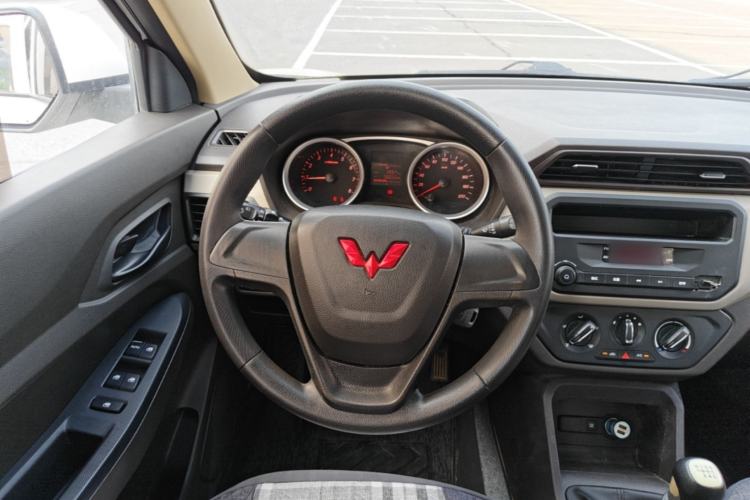 Used Wuling Hongguang 2021 1.5L S Standard Version LAR Steering Wheel