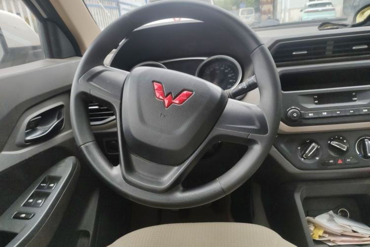 Used Wuling Hongguang 2021 1.5L S Standard Version LAR Steering Wheel