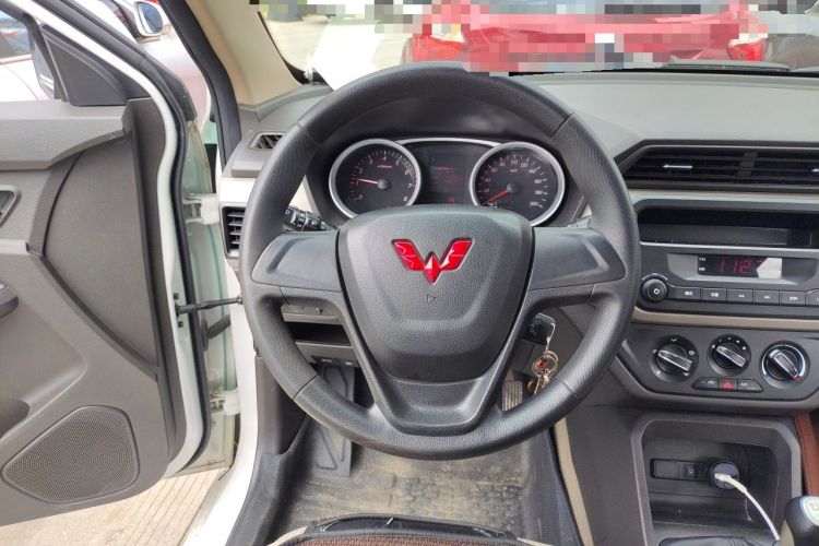 Used Wuling Hongguang 2021 1.5L S Standard Version LAR Steering Wheel