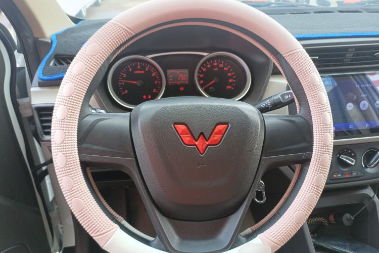 Used Wuling Hongguang 2021 1.5L Revised S Standard Version Hydraulic-Power-Assisted LAR Steering Wheel